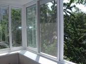 На фото - пример остекления балкона раздвижными пластиковыми окнами Слайдорс