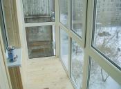 На фото - пример остекления балкона окнами от пола до потолка