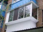 На фото - выносное остекление балкона с раздвижными алюминиевыми окнами